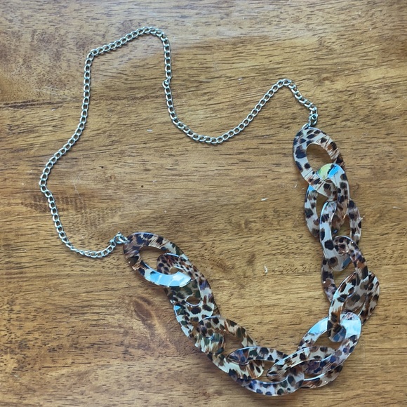 Celluloid 34” necklace with leopard print oval links - Picture 5 of 10